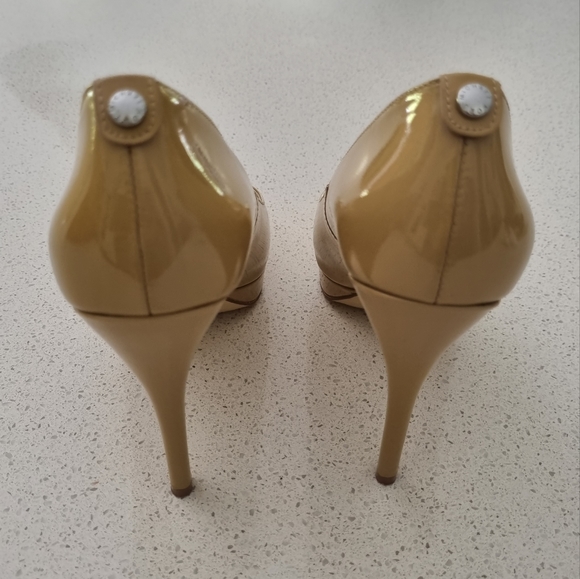 MICHAEL KORS Nude Patent Platform Heels, Size 7.5 IN BOX - Picture 7 of 15